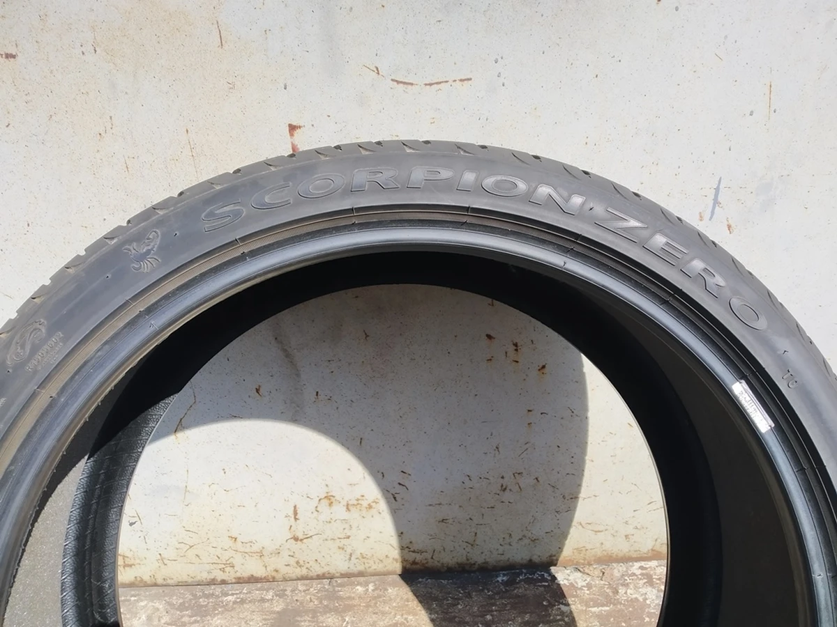 1 265/35 ZR22 102W A/S PIRELLI SCORPION ZERO PNCS TIRE 6.35 mm damaged Tesla model X 1027259-00-B