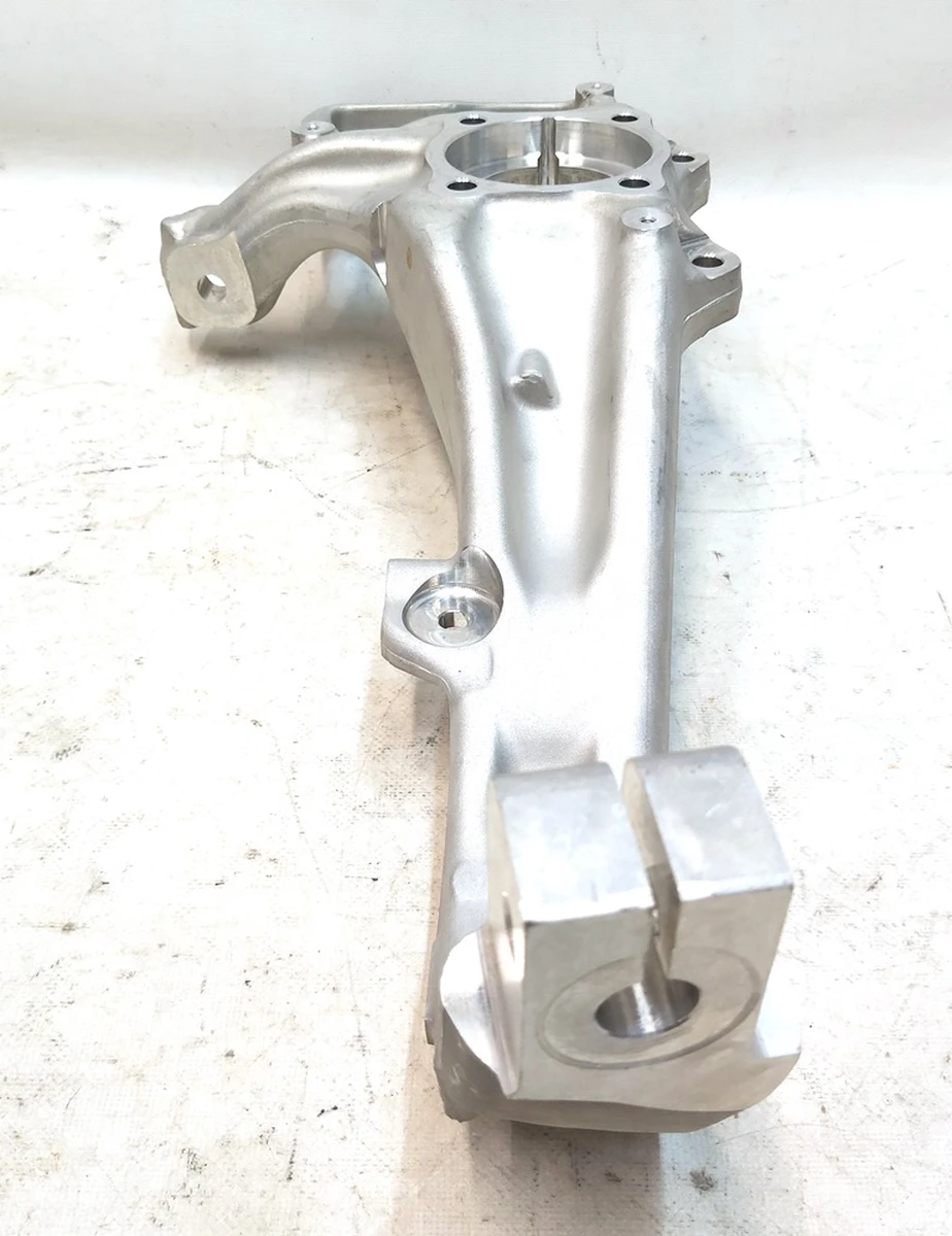 1 Кулак поворотний передній правий Tesla model X 1027316-00-F