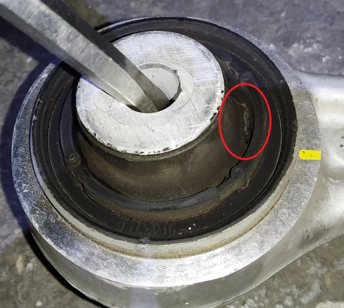 11 FR SUSP AFT LINK ASSY (torn silent block) Tesla model S, model S REST, model X 1027351-00-C