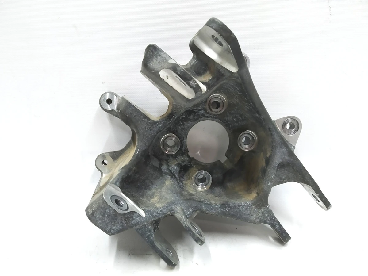 1 Кулак задній правий (цапфа) Tesla model X 1027416-00-D