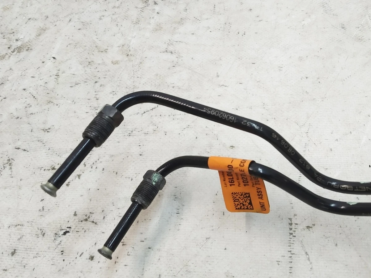 1 Трубопровід гальмівної системи (від головного циліндра до ABS) 2 трубки в комплекті Tesla Model X 1027711-00