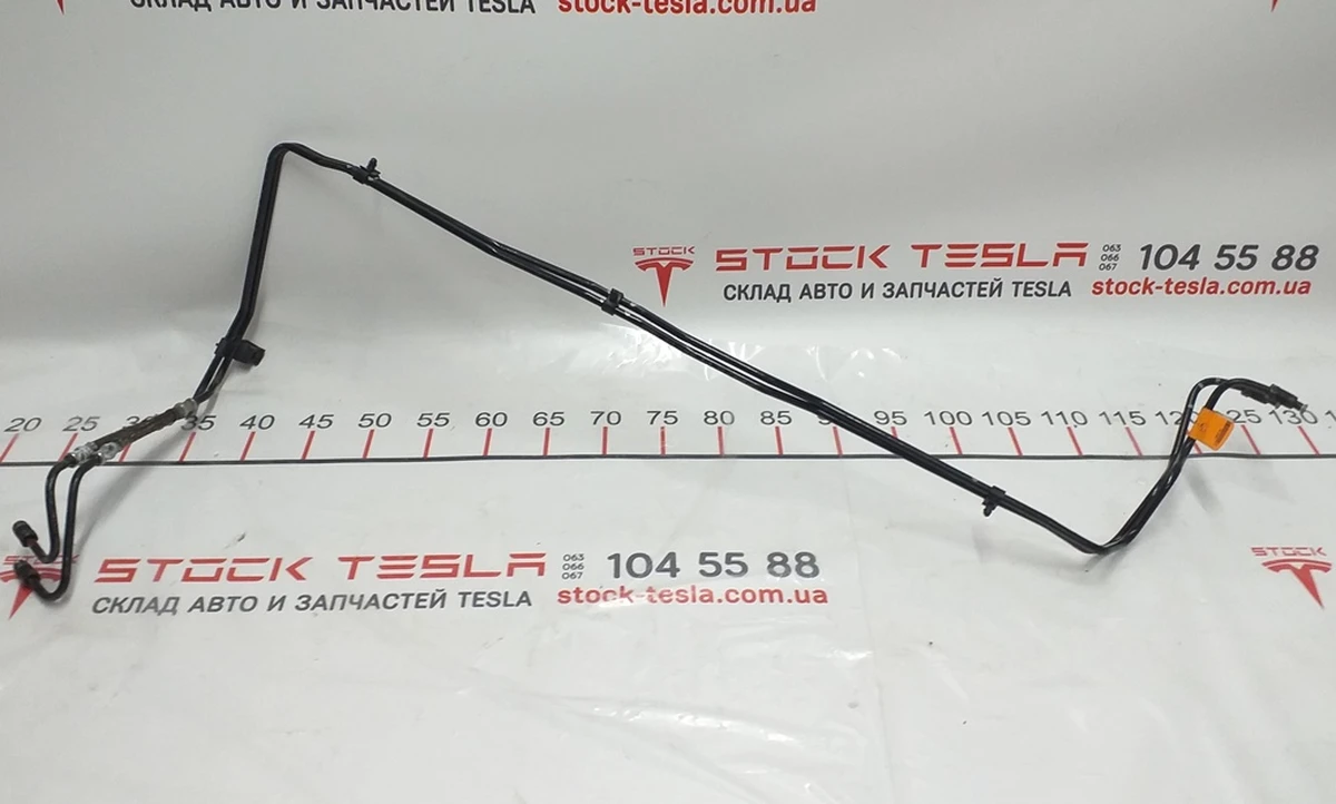 1 Трубопровід гальмівної системи (від головного циліндра до ABS) 2 трубки в комплекті Tesla model X 1027711-80-E