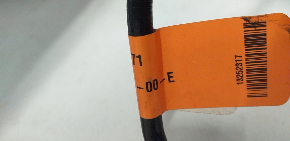 1 Трубопровід гальмівної системи (від головного циліндра до ABS) 2 трубки в комплекті Tesla model X 1027711-80-E