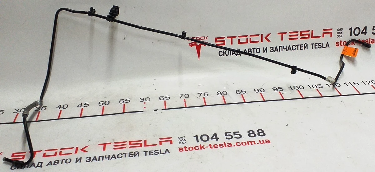 1 Трубопровід гальмівної системи (від головного циліндра до ABS) 2 трубки в комплекті Tesla model X 1027711-80-E