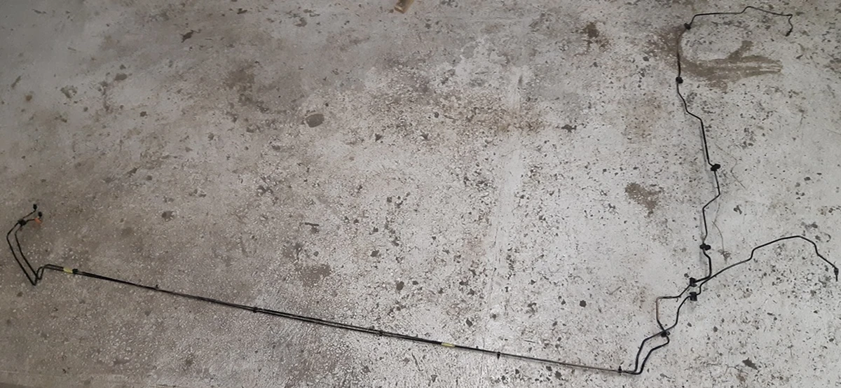 3 Гальмівна магістраль 2-трубки в комплекті Tesla Model X 1027713-00-D