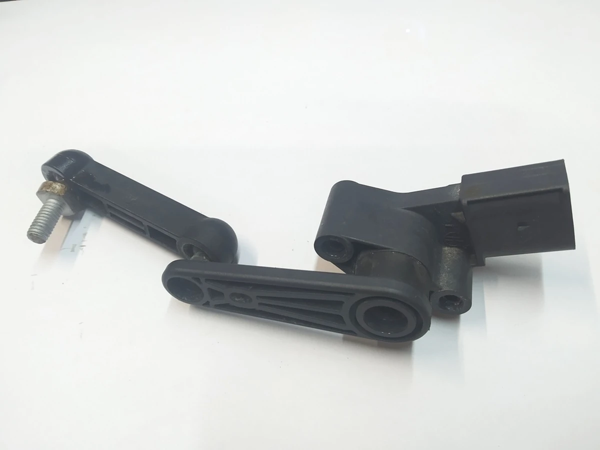 3 Датчик рівня пневмопідвіски передній правий Tesla model S, model S REST, model X 1027946-00-B