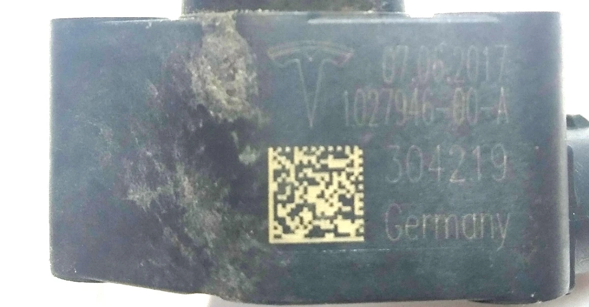 3 Датчик рівня пневмопідвіски передній правий Tesla model S, model S REST, model X 1027946-00-B