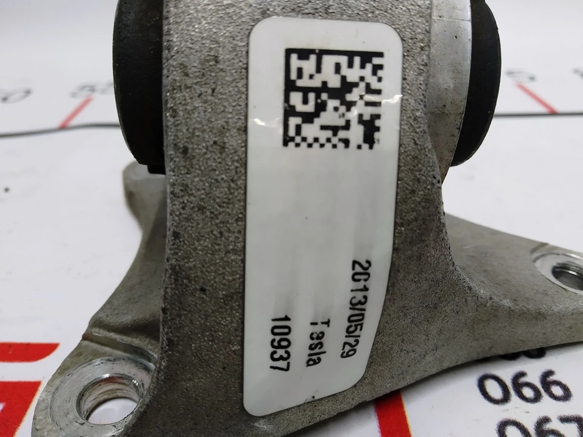 4 Кронштейн крепления заднего мотора Tesla Model S, Model S REST 1028034-00-B