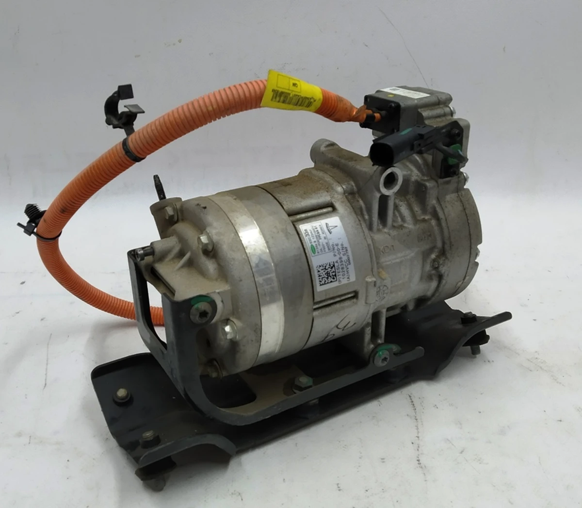 1 Компрессор кондиционера в сборе с кронштейнами и проводкой RWD Tesla Model S 1028398-00-J