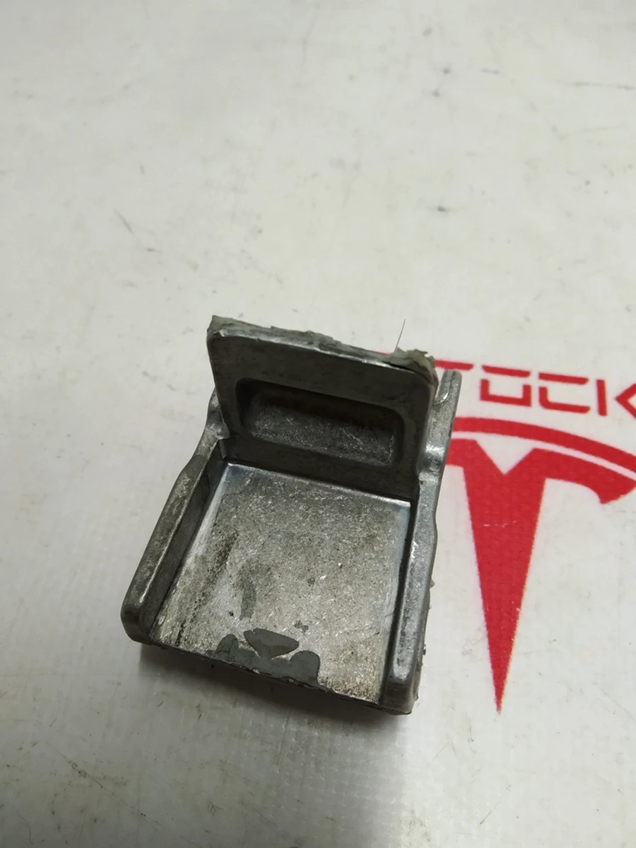 Обмежувач основної високовольтної батареї великий Tesla model S 1028600-00-A