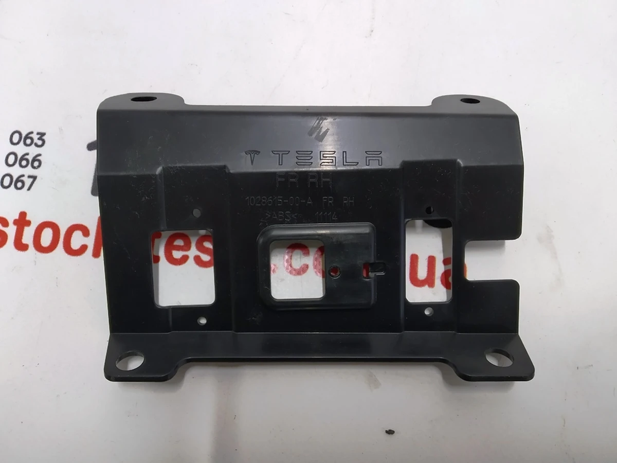 Arm of fastening of the control unit steklopod. and front door mirrors. right. Tesla model S, model S REST 1028615-00-A