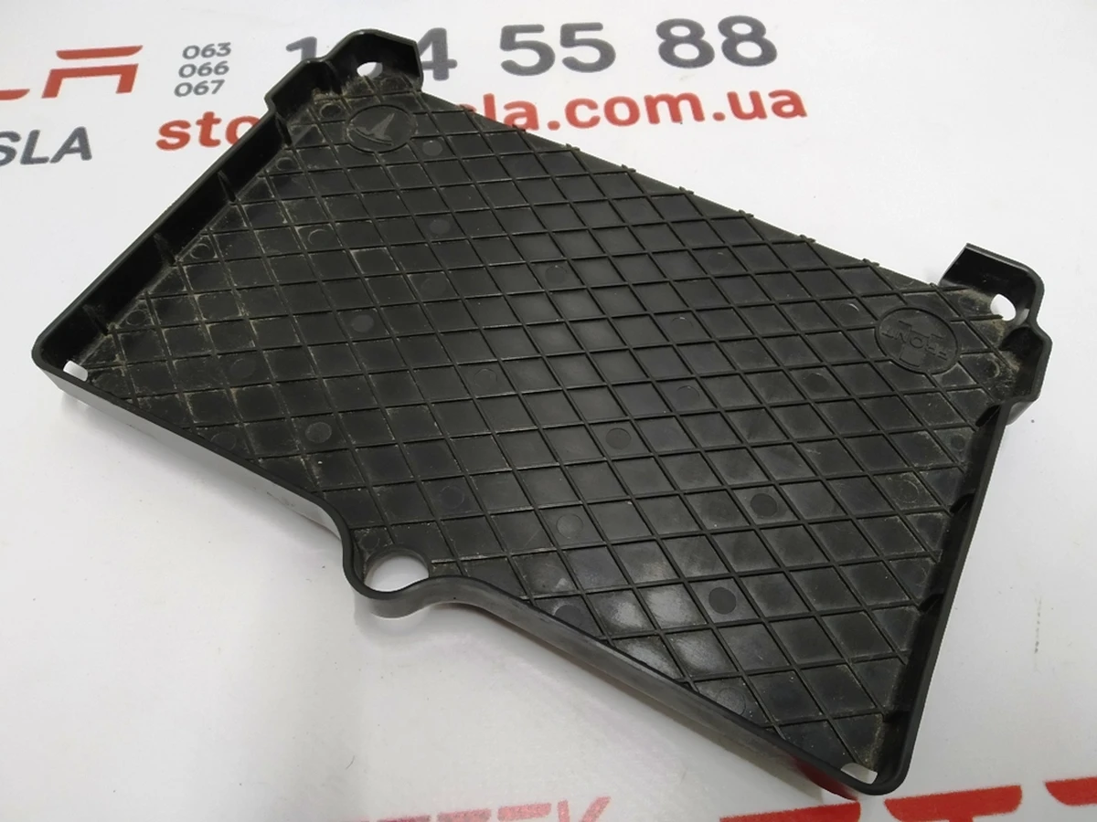 Пластиковый лоток под АКБ AWD Tesla model S REST 1028668-00-E