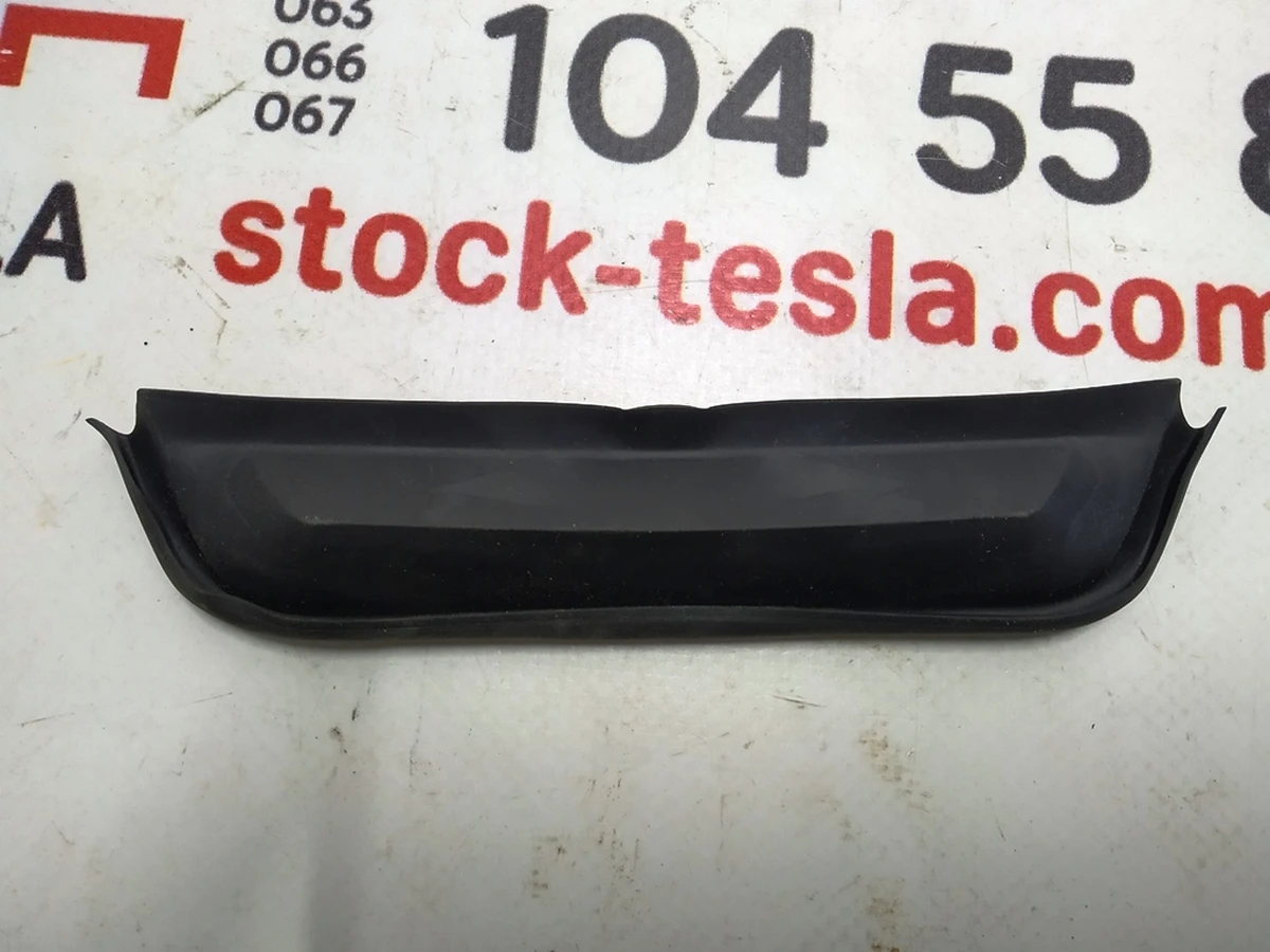 Гумова накладка упору лівого / правого вехньої панелі дверей задньої лівої / правої Tesla model X 1028768-00-X