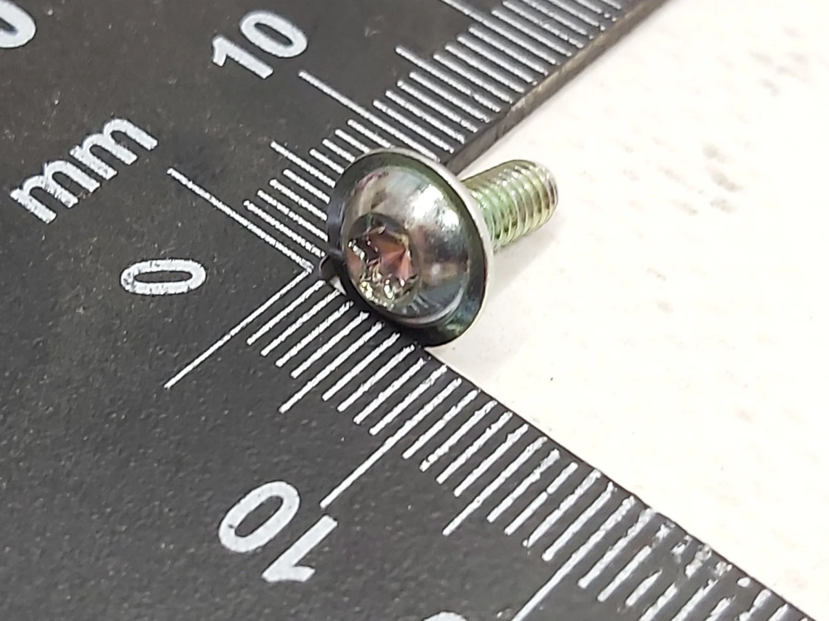 4 Abutment screw top rear door panel Tesla model X 1028768-00-Z