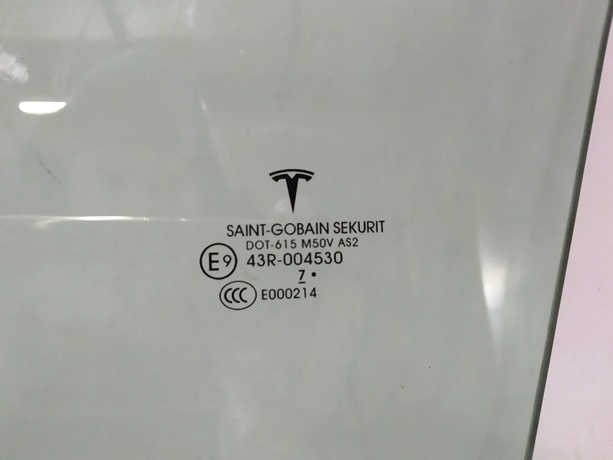 5 GLASS ASM - FR DOOR WINDOW LH Tesla model X 1028822-00-J