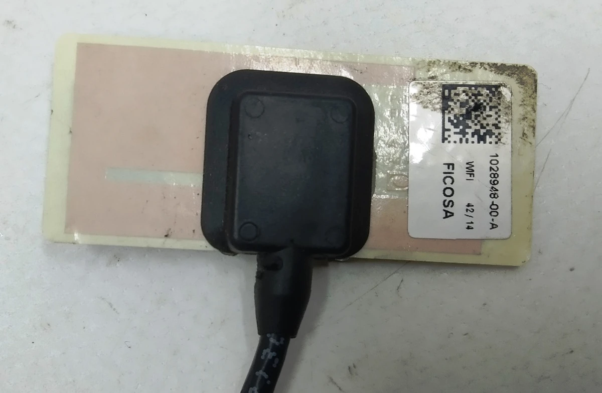 3 Антенна WI-FI зеркала наружного правого Tesla model S, model S REST 1041318-00-G