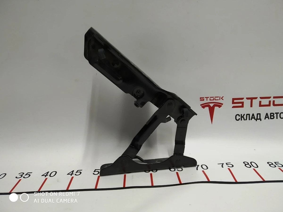 6 Петля кріплення капота ліва Tesla model S, model S REST 1029284-00-B