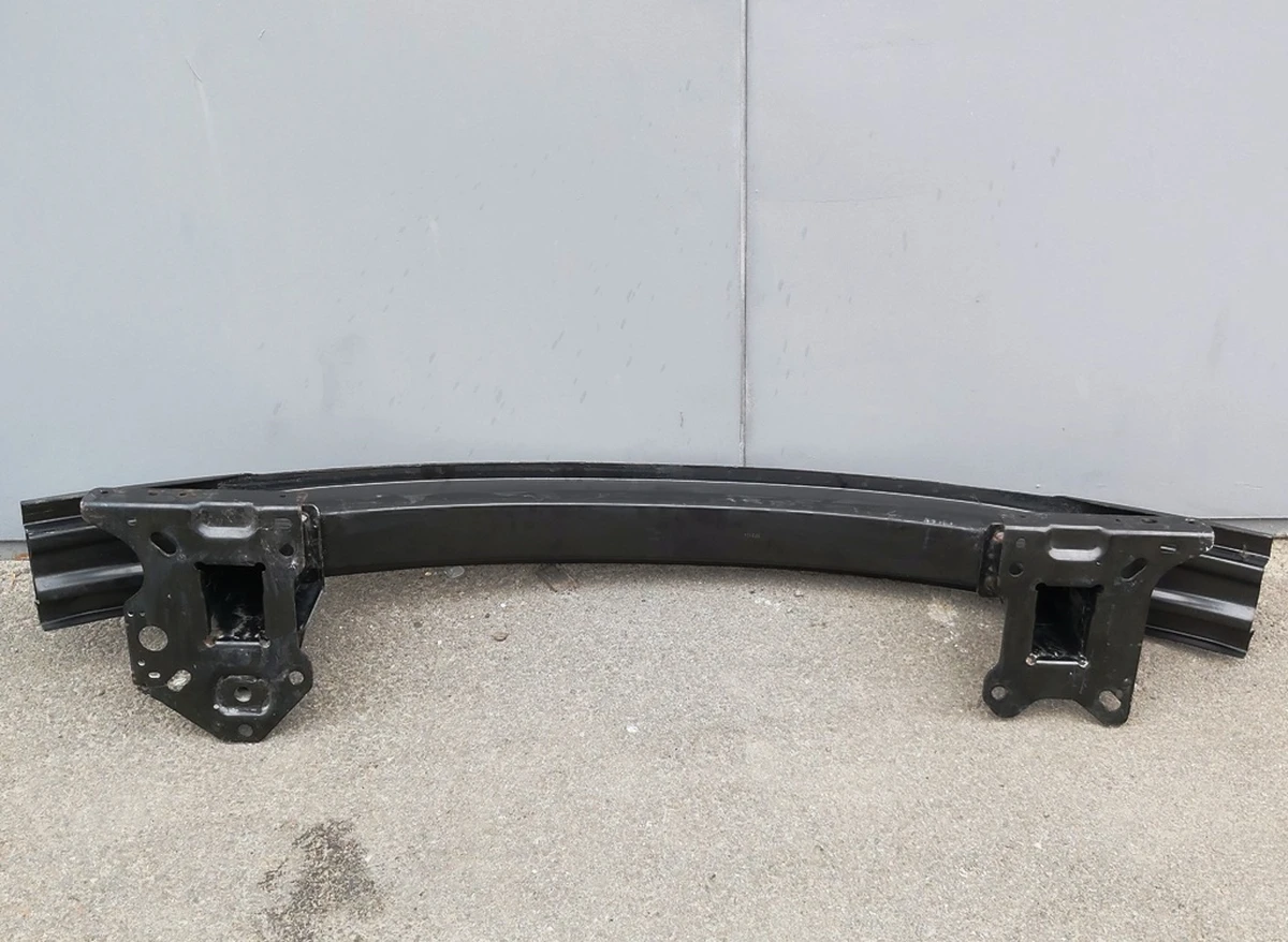 1 Усилитель бампера переднего (USA) со следами окисления Tesla model X 1030105-00-D