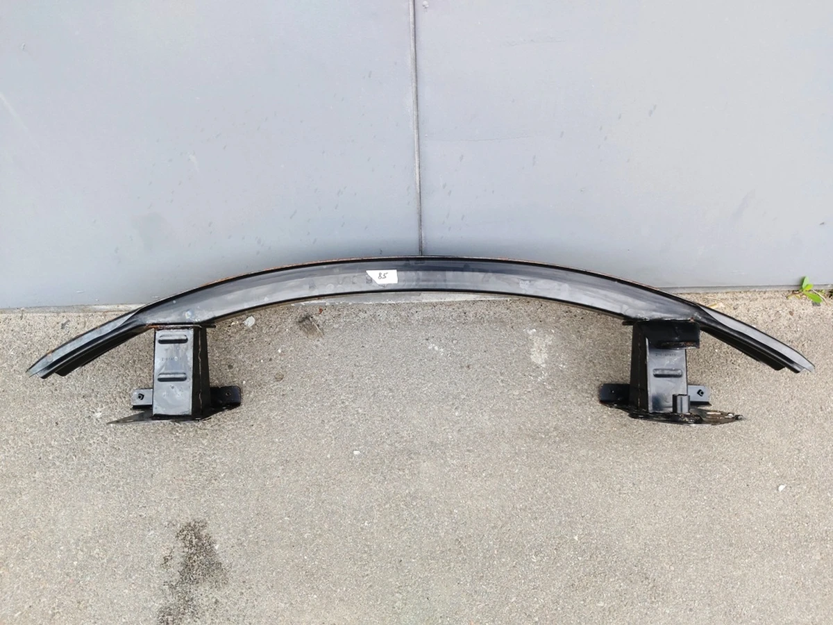 1 Усилитель бампера переднего (USA) со следами окисления Tesla model X 1030105-00-D