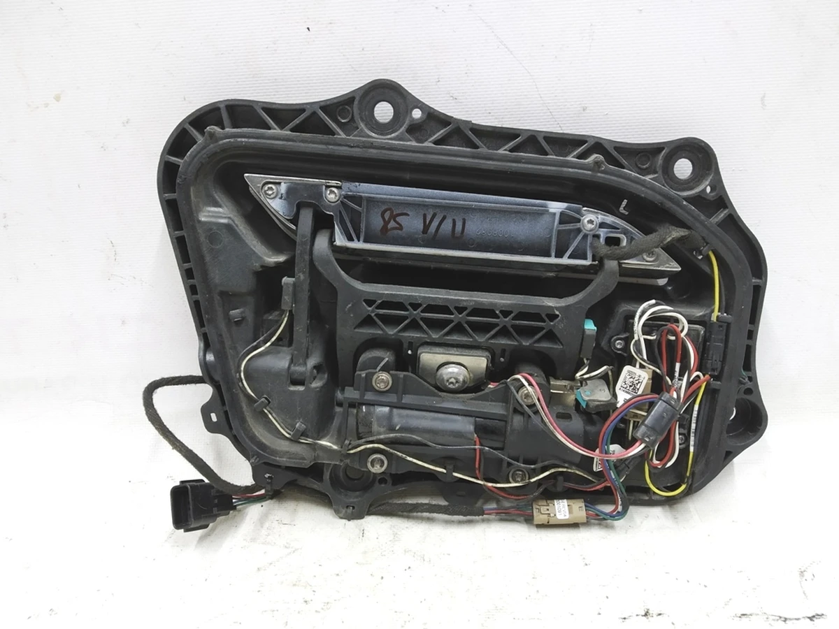 1 Outer front left handle mechanism assembly GEN 1 (without inner seal) Tesla model S 1135718-S0-A