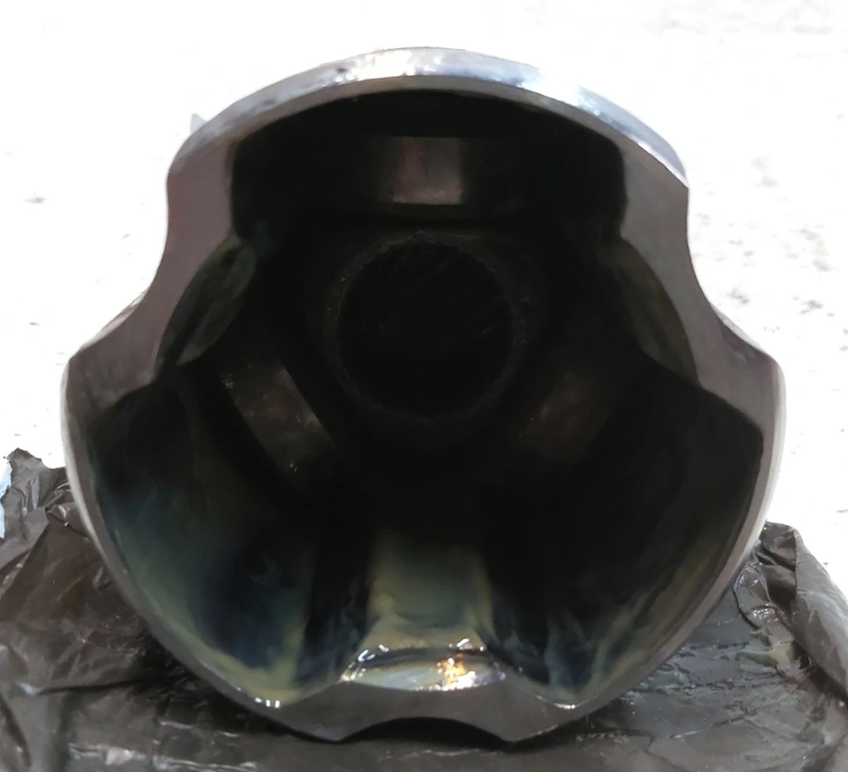 Шрус внутрішній приводного вала переднього в зборі з тришипом і стопорним кільцем Tesla model S, model S REST 1030615-00