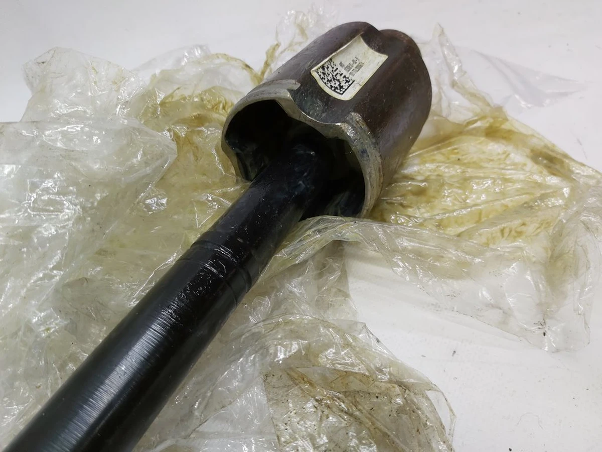 2 Front right axle shaft without anthers and clamps AWD Tesla model S, model S REST 1030616-00-D