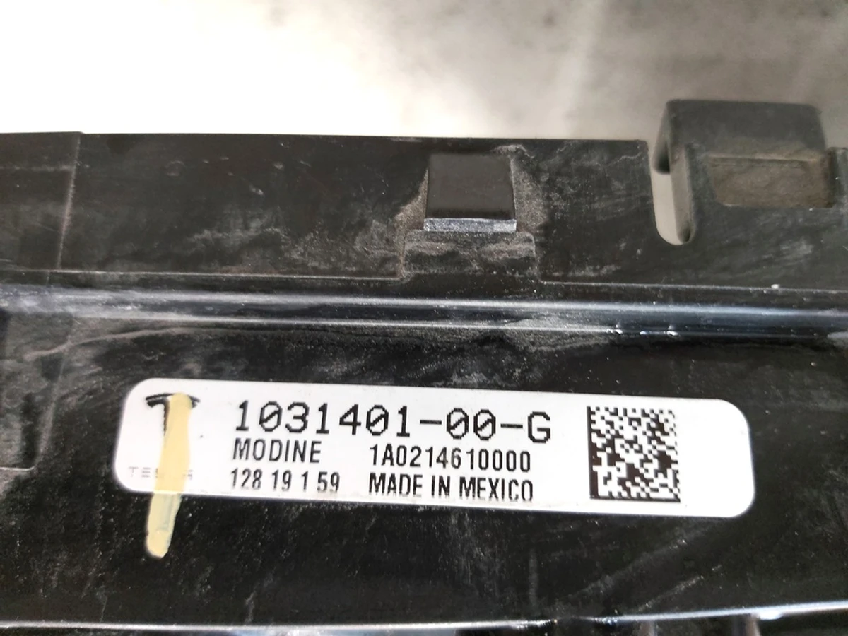 2 Корпус вентилятора кондиционера с повреждением Tesla Model X 1048500-00-F