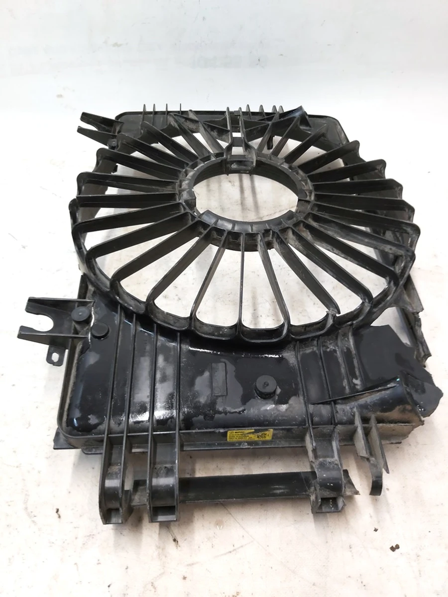 2 Корпус вентилятора кондиционера с повреждением Tesla Model X 1048500-00-F