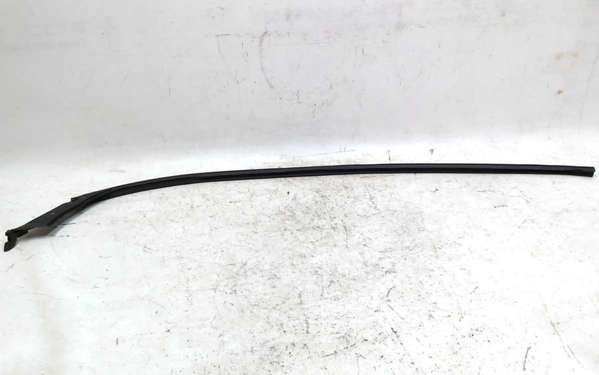 1 Ущільнювач двері передньої верхній правий Tesla model X 1032146-00-C