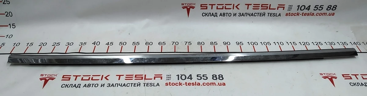 Молдинг зовнішній нижній двері задньої правої хром Tesla model X 1032168-88-D