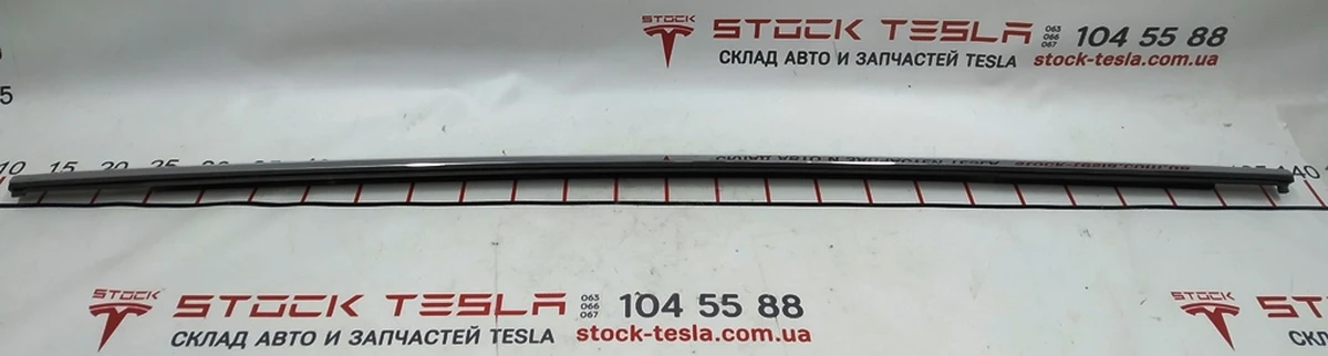 Молдинг зовнішній нижній двері задньої правої хром Tesla model X 1032168-88-D