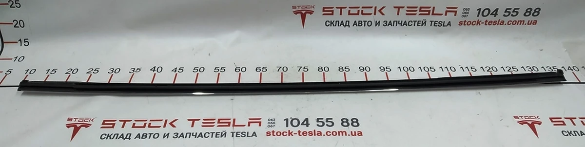 Молдинг зовнішній нижній двері задньої правої хром Tesla model X 1032168-88-D