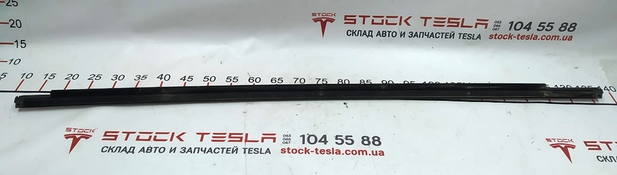 Молдинг зовнішній нижній двері задньої правої хром Tesla model X 1032168-88-D
