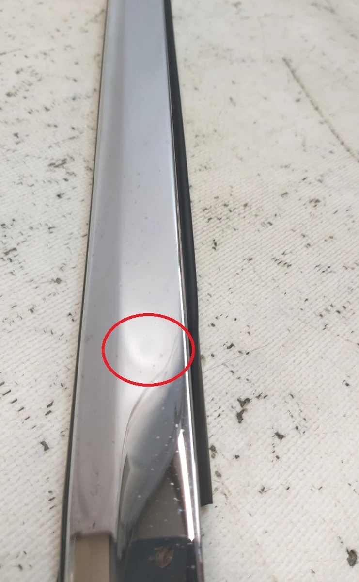 1 Молдинг зовнішній дверей передніх лівих хром з пошкодженням Tesla model X 1032165-88-D