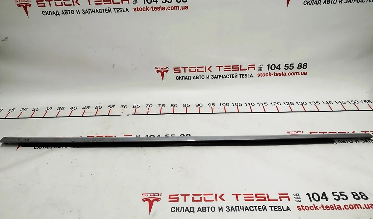 14 OUTER BELT SEAL PHANTOM ASS'Y,RH RR Tesla model X 1032168-88-D