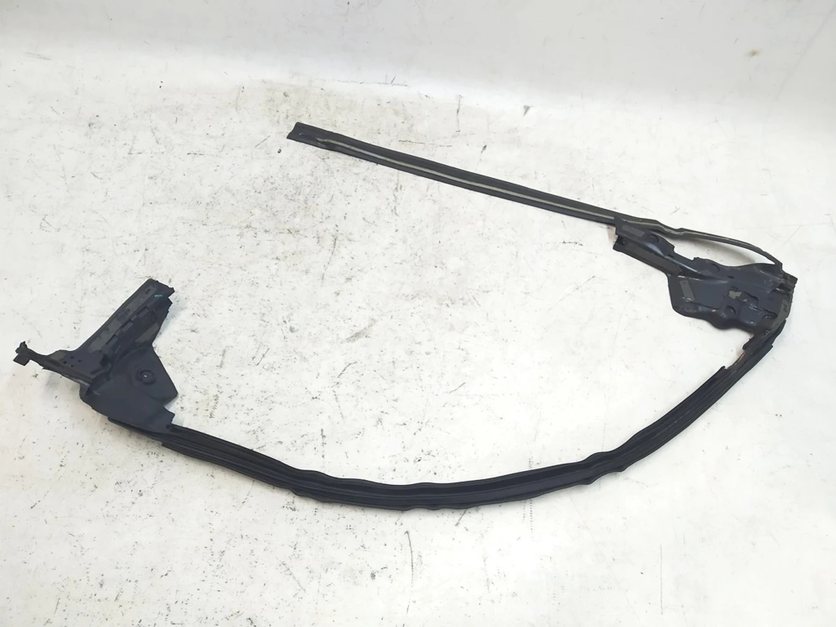 2 Ущільнювач верхній дверей передніх лівих (пошкодження) Tesla Model X 1472044-00-A