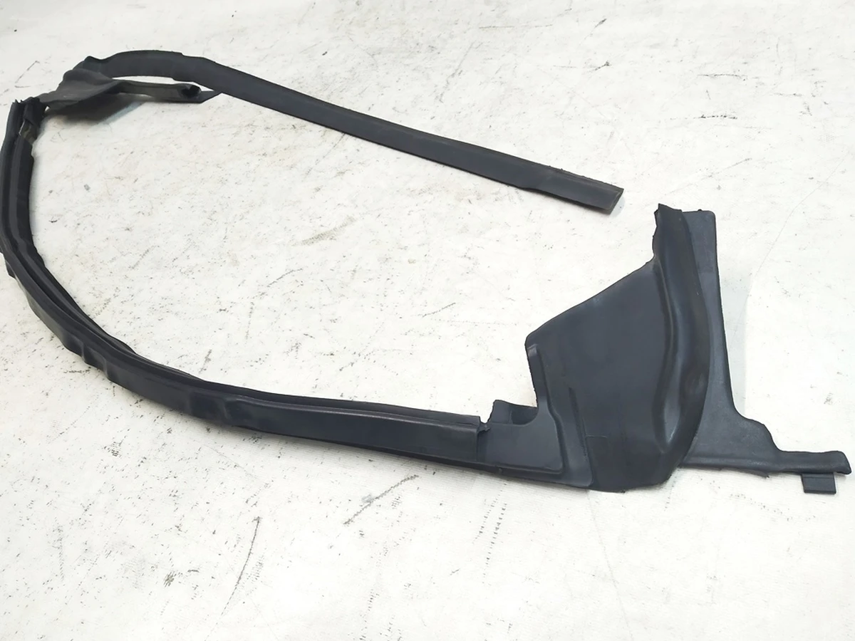 2 Ущільнювач верхній дверей передніх лівих (пошкодження) Tesla Model X 1472044-00-A