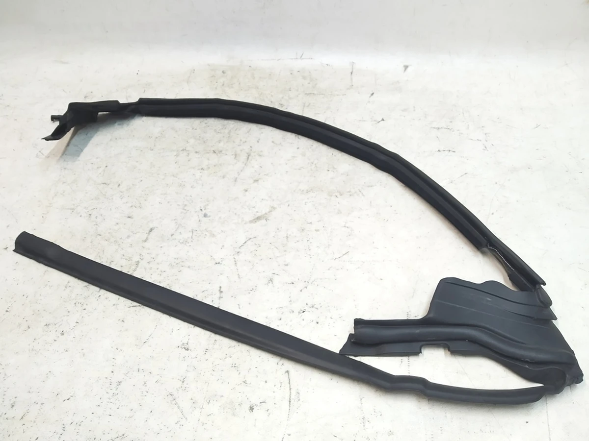 2 Уплотнитель верхний двери передней левой (повреждение) Tesla Model X 1472044-00-A