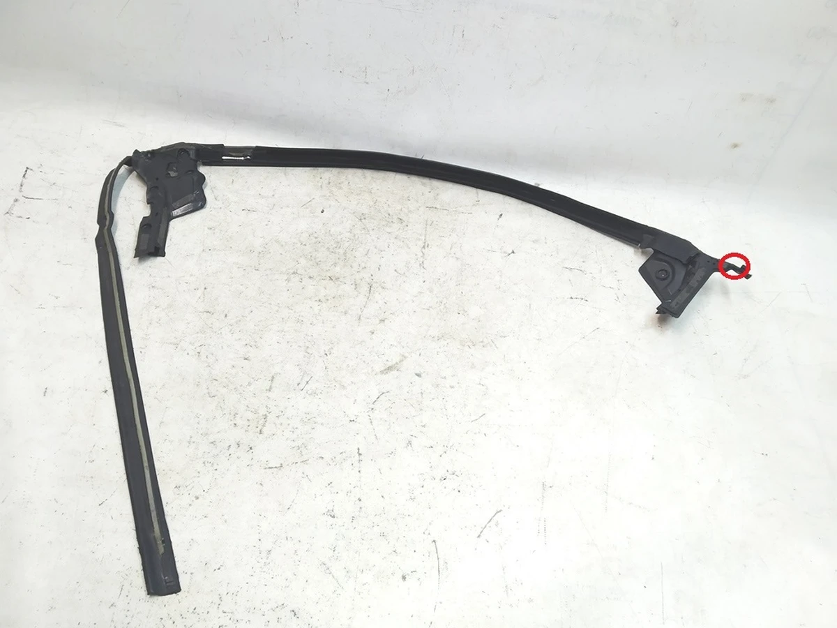 2 Уплотнитель верхний двери передней левой (повреждение) Tesla Model X 1472044-00-A