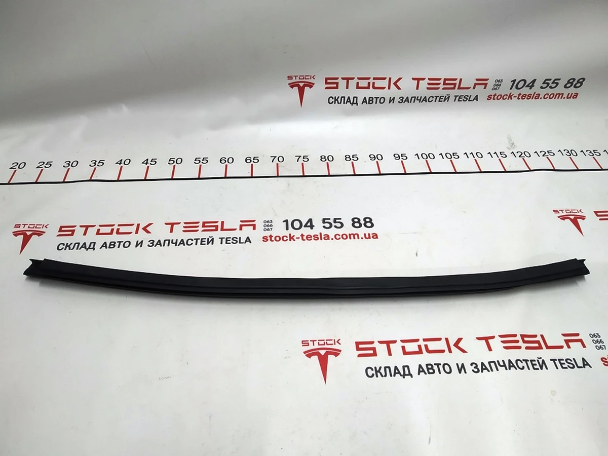 15 INNER BELT SEAL RH RR Tesla model X 1483694-00-A