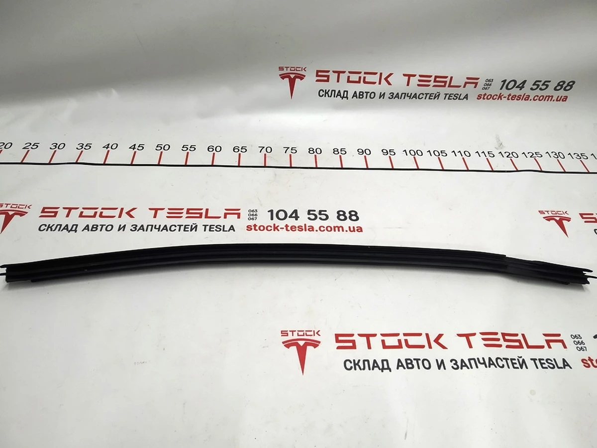 15 INNER BELT SEAL RH RR Tesla model X 1483694-00-A