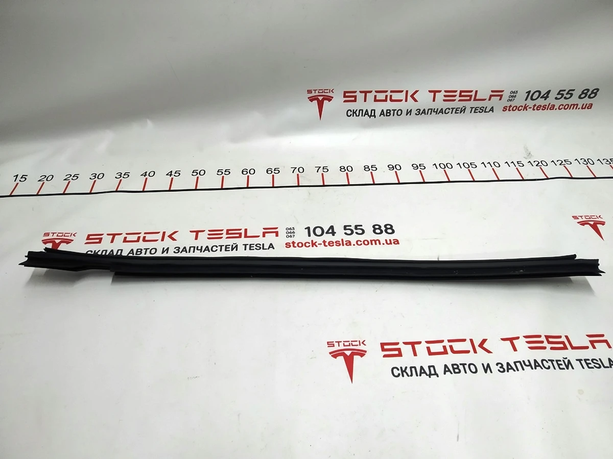 15 INNER BELT SEAL RH RR Tesla model X 1483694-00-A