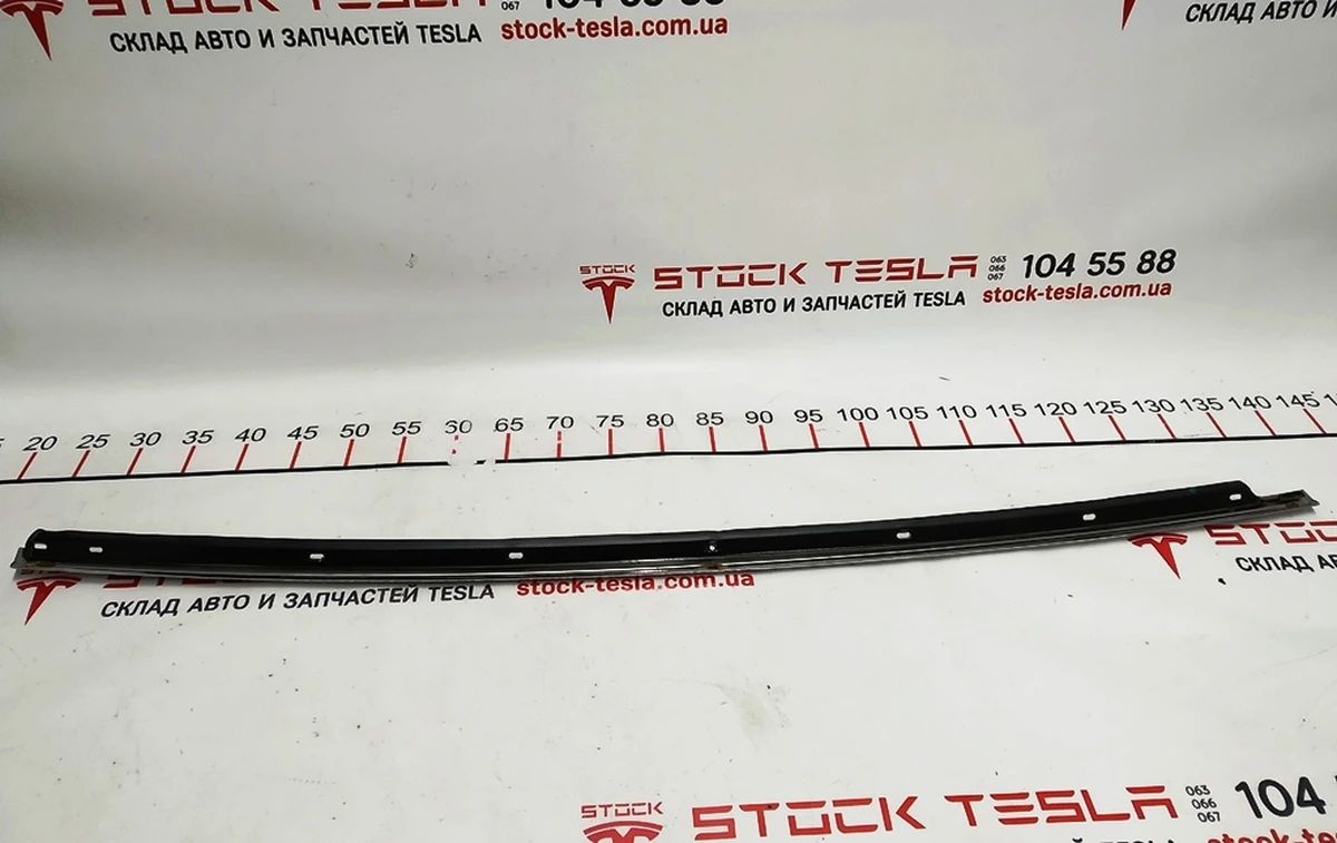 4 Накладка хромована верхня двері задньої правої Tesla model X 1032250-00-J