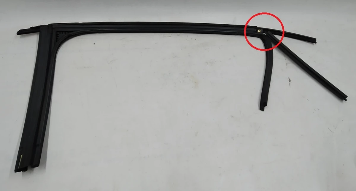 REAR DOOR WINDOW SEAL RH (ripped at the seam) {MX} 1032278-00-E