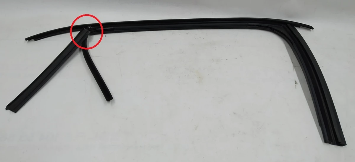 REAR DOOR WINDOW SEAL RH (ripped at the seam) {MX} 1032278-00-E
