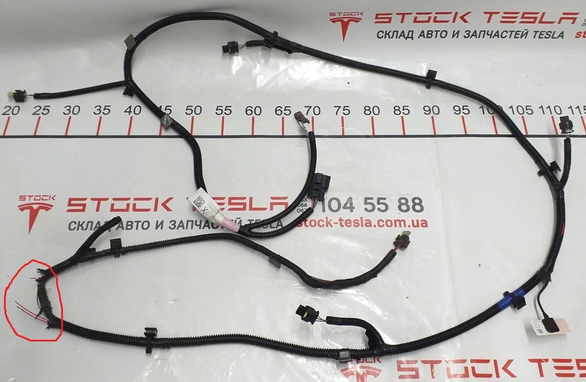 1 Rear bumper wiring (6 parking sensors) with damage Tesla model X 1032435-00-F