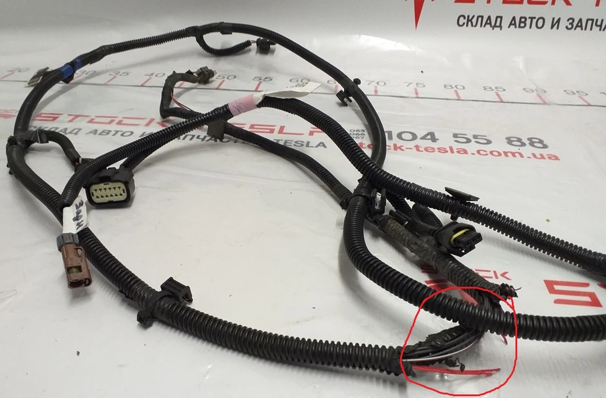 1 Rear bumper wiring (6 parking sensors) with damage Tesla model X 1032435-00-F