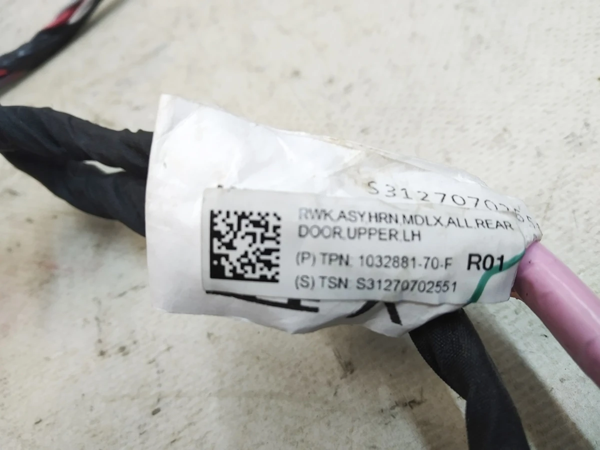 5 Электропроводка верхней панели двери задней левой (повреждение) Tesla model X 1032881-00-F