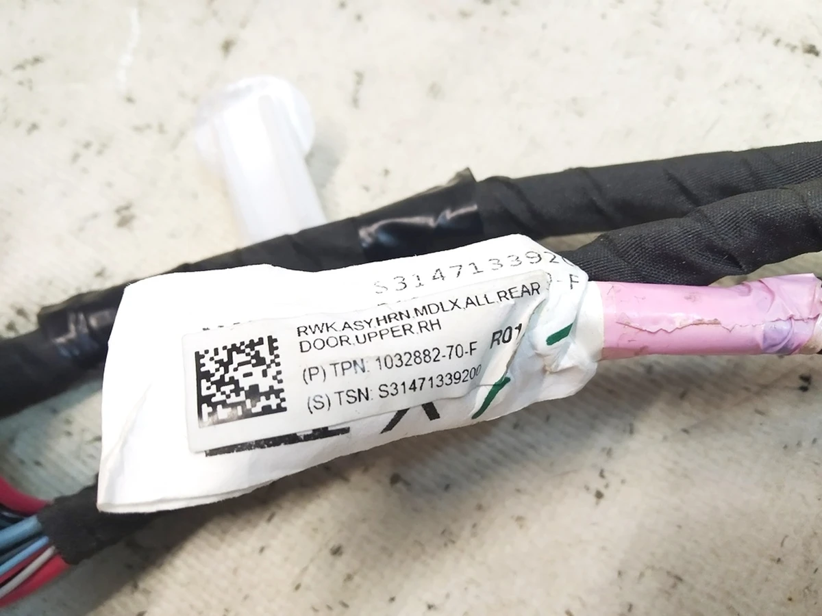 6 ASY,HRN,MDLX,ALL,REAR DOOR,UPPER,RH damaged Tesla model X 1032882-00-F