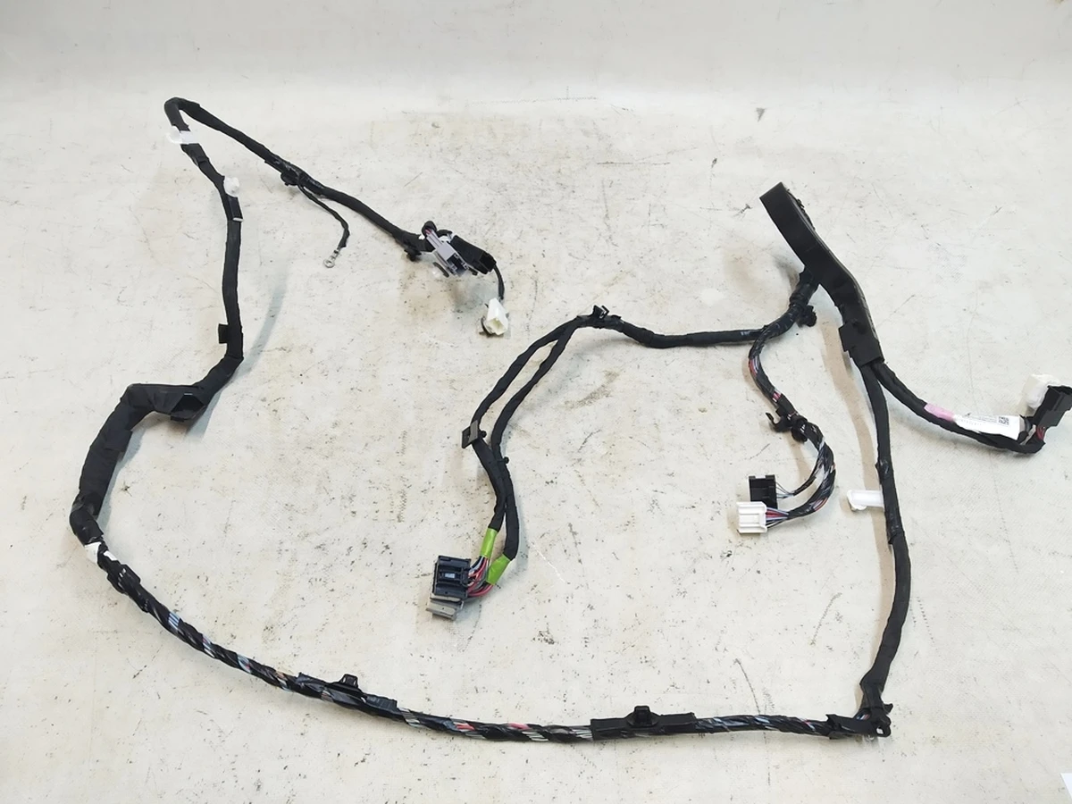 6 ASY,HRN,MDLX,ALL,REAR DOOR,UPPER,RH damaged Tesla model X 1032882-00-F